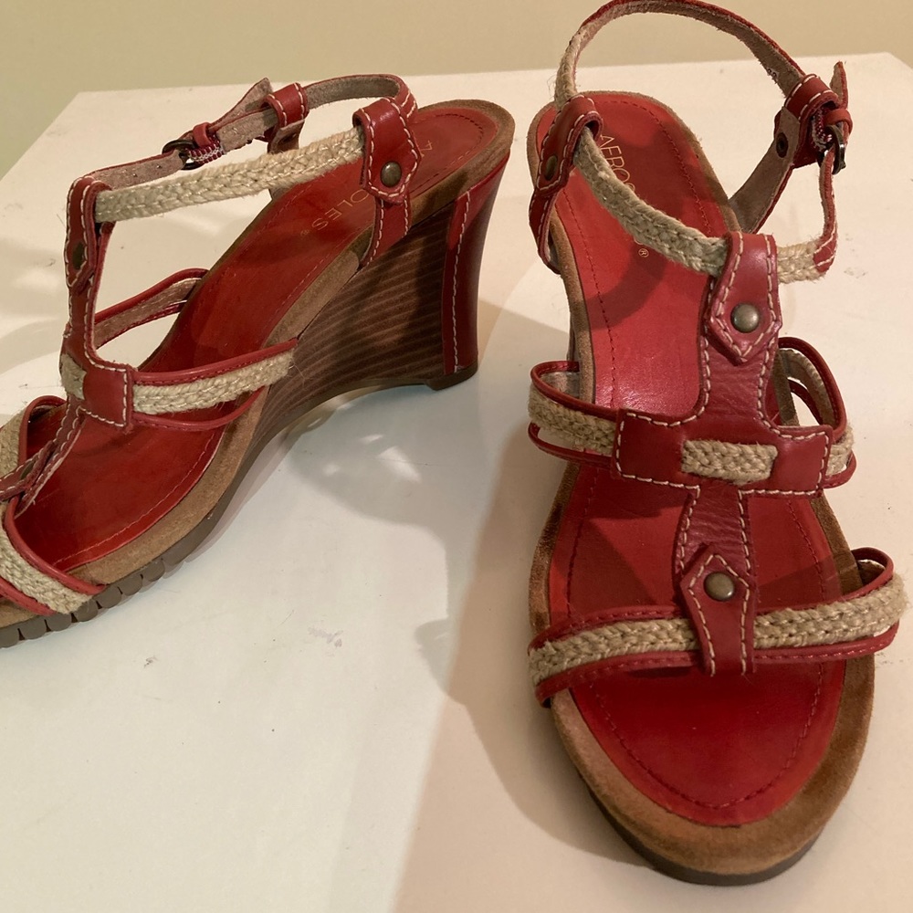 NWOT Red Aerosols wedges size 8